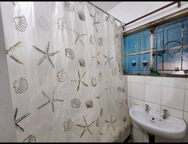 5 BEDROOM HOUSE FOR SALE IN MONTFORD